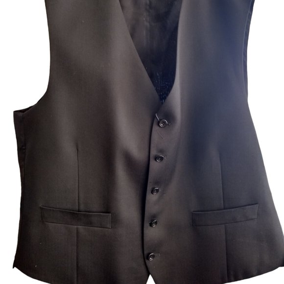 Men's Suit- Alexandre London. 44 Regular. - Picture 4 of 4